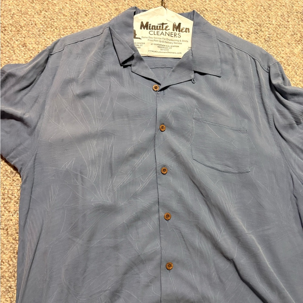 UNTUCKit Light Blue Casual Button Down Shirt
